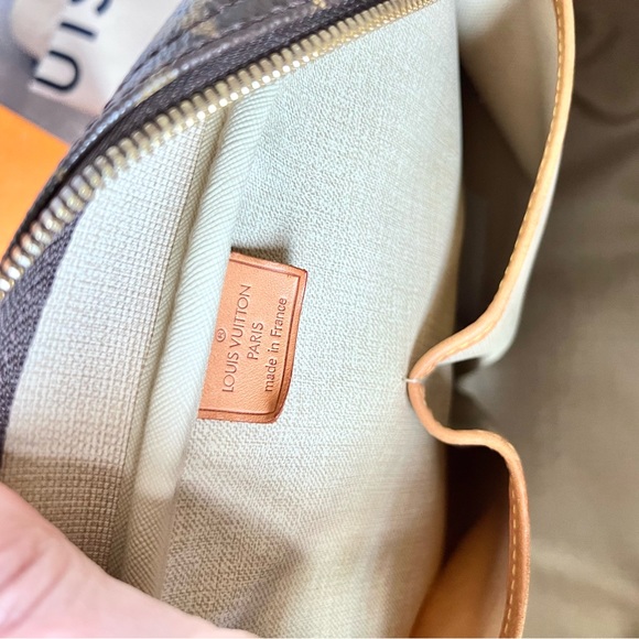 Louis Vuitton Deauville bag with NEW VACHETTA replaced by LV. Receipt included. - Picture 12 of 17